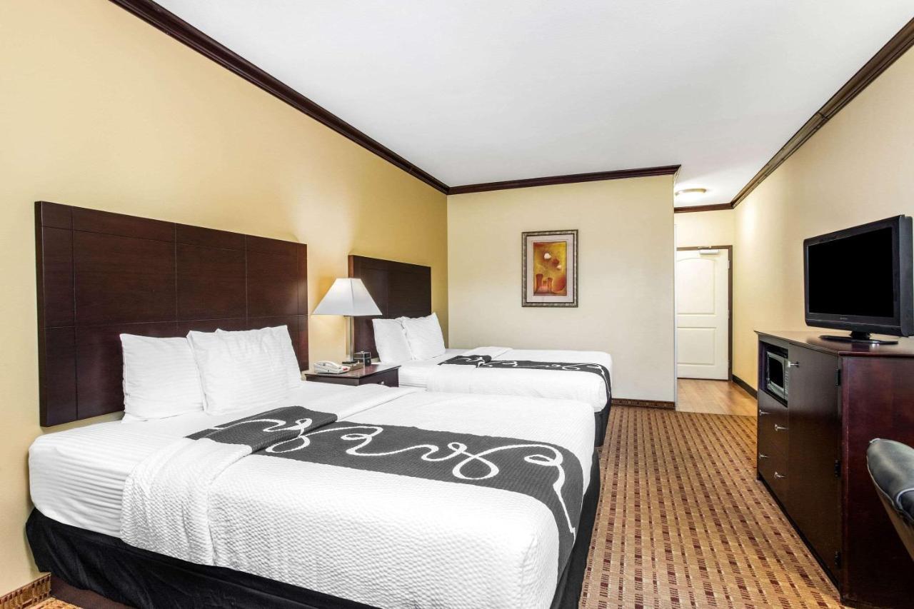 La Quinta By Wyndham Ennis Hotel Exterior foto