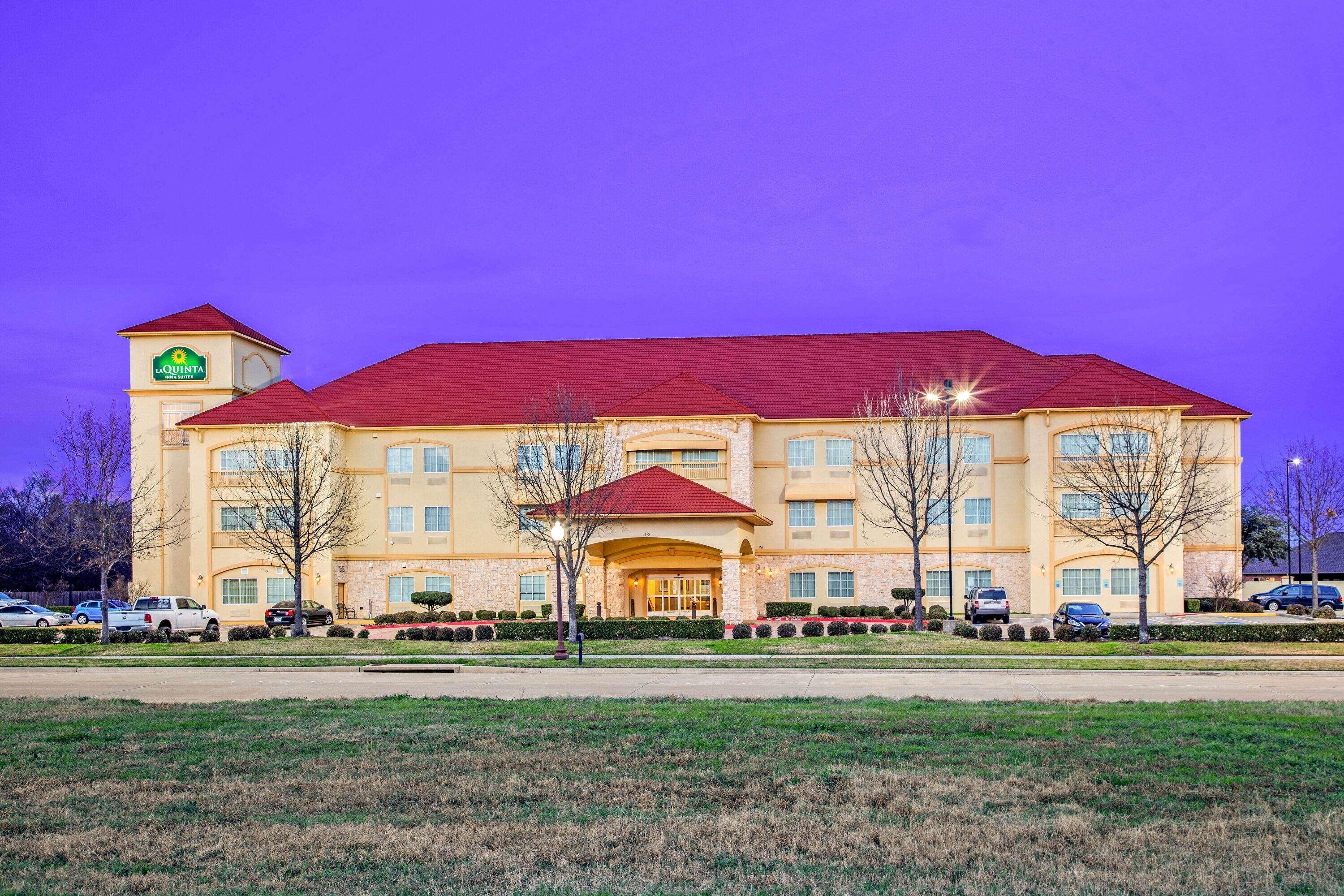 La Quinta By Wyndham Ennis Hotel Exterior foto