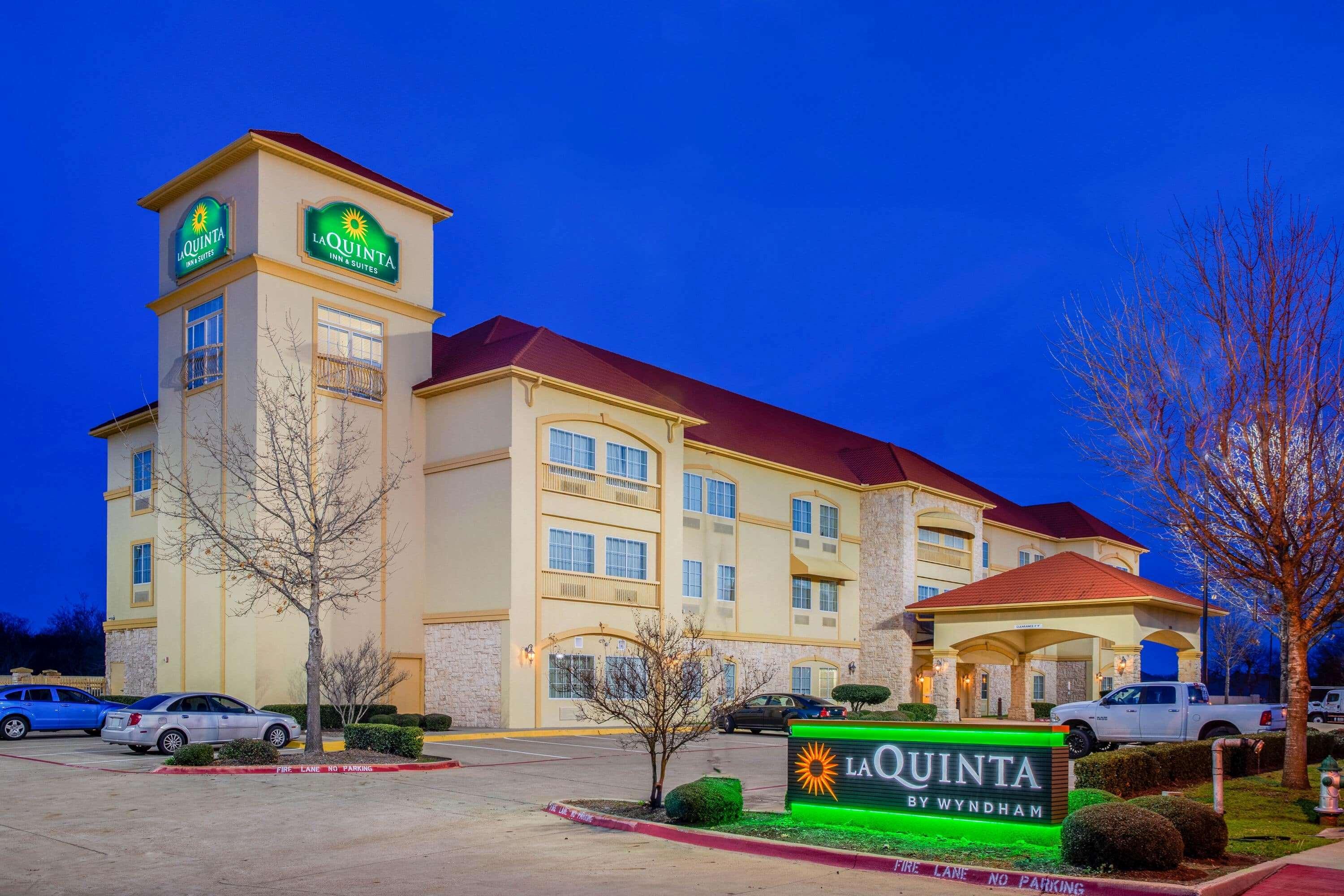 La Quinta By Wyndham Ennis Hotel Exterior foto